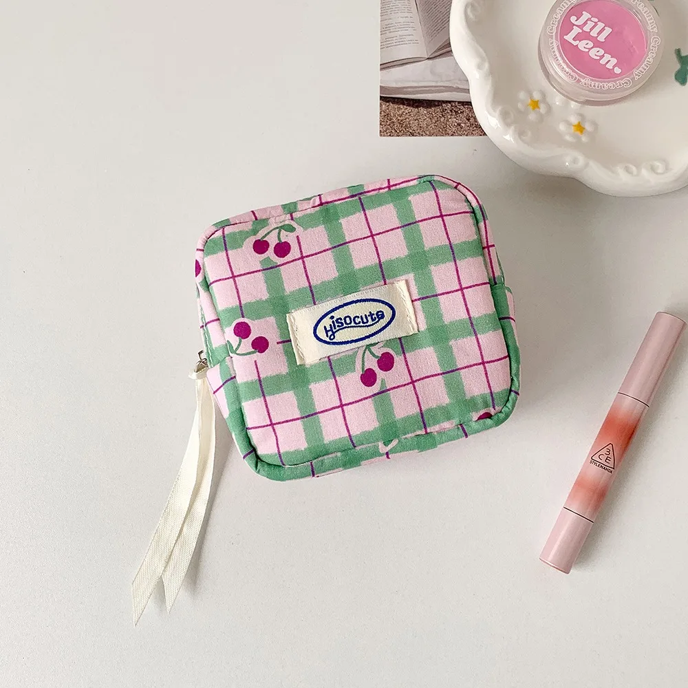 Koreanische Version der großen, karierten Kosmetiktasche, hochwertige kleine Kirsch-Damenbinde-Tasche, tragbare Mini-Aufbewahrungstasche, Bluetooth-Headset B – Detail 9