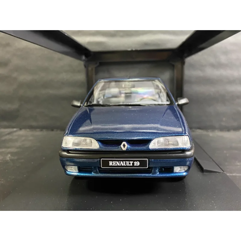 Moulé sous pression TRIPLE9 1/18 échelle Renault 1994 19 modèle de voiture en alliage bleu jouet à collectionner cadeau Souvenir affichage ornement