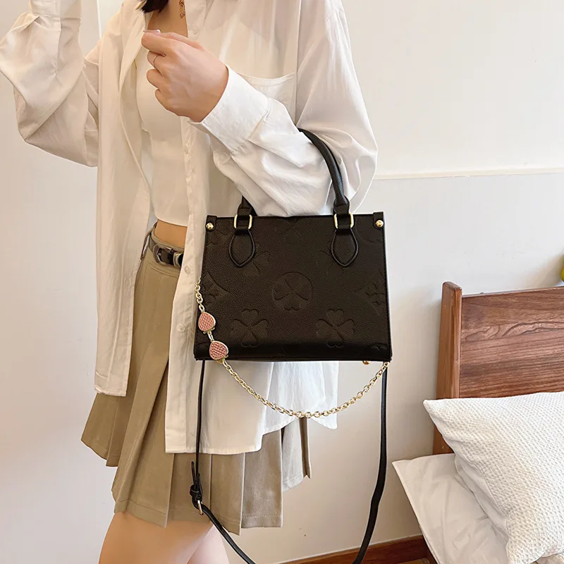 

Легкая роскошная женская сумка-тоут с четырьмя листами клевера и отступами с буквами, универсальная сумка через плечо, ручная сумка через плечо