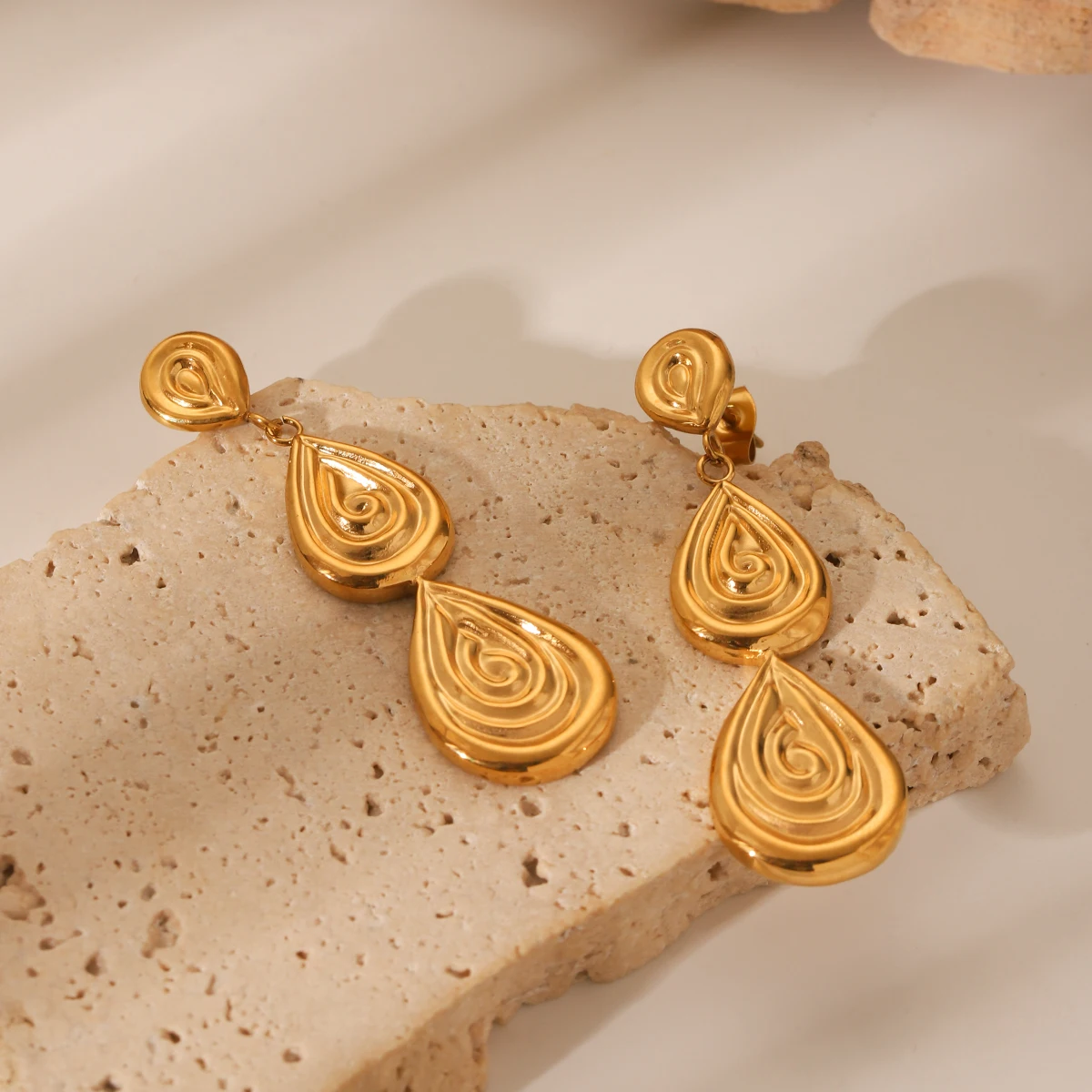 

Huang Chao Threaded Waterdrop Pendant earrings for Women Stainless Steel Plated 18K Gold Earing Fashion Jewelry Accessories