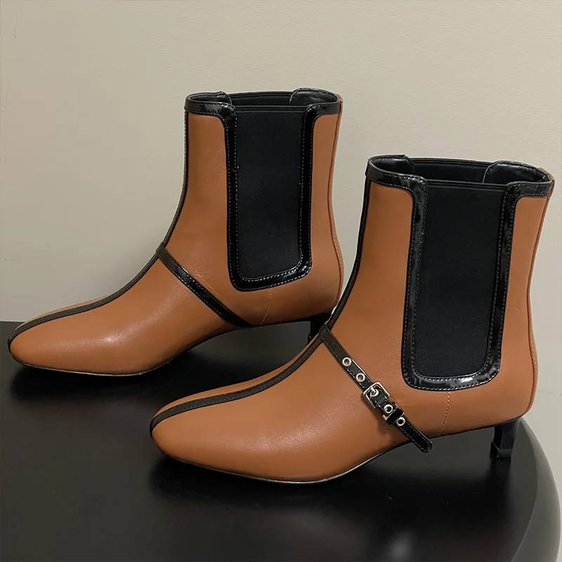 Alta qualidade início do outono novo estilo feminino chelsea tornozelo botas com saltos gatinho e material de couro 25110607