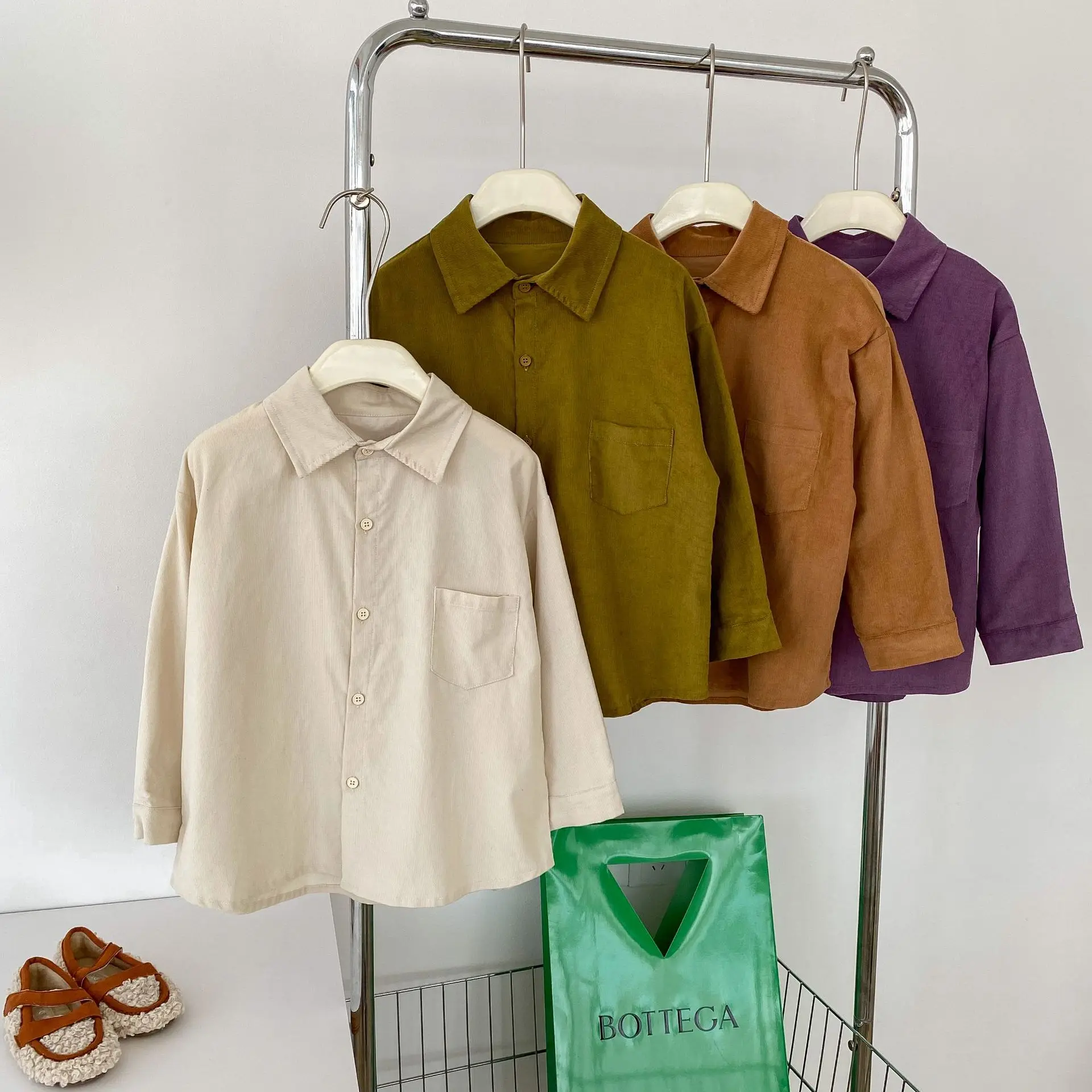 

2025 Autumn Kids' Corduroy Shirt Boys Girls Korean Style Solid Color Casual Loose Fit Long Sleeve Shirt Unisex Children's Tops
