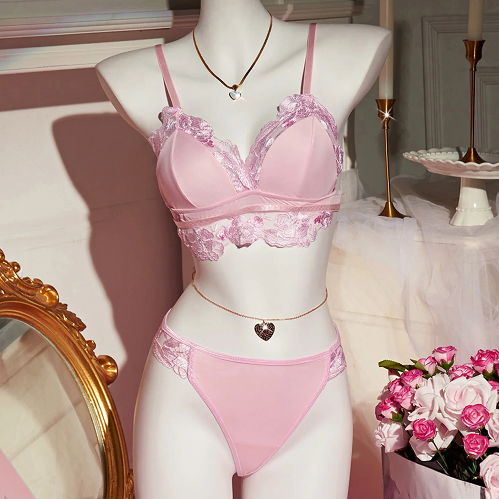 جديد إمرأة الدانتيل تقليم مجموعة الملابس الداخلية المألوف لطيف أكمام الخامس الرقبة الصدرية مع ثونغ 2 قطعة ملابس خاصة رائجة البيع S-XL