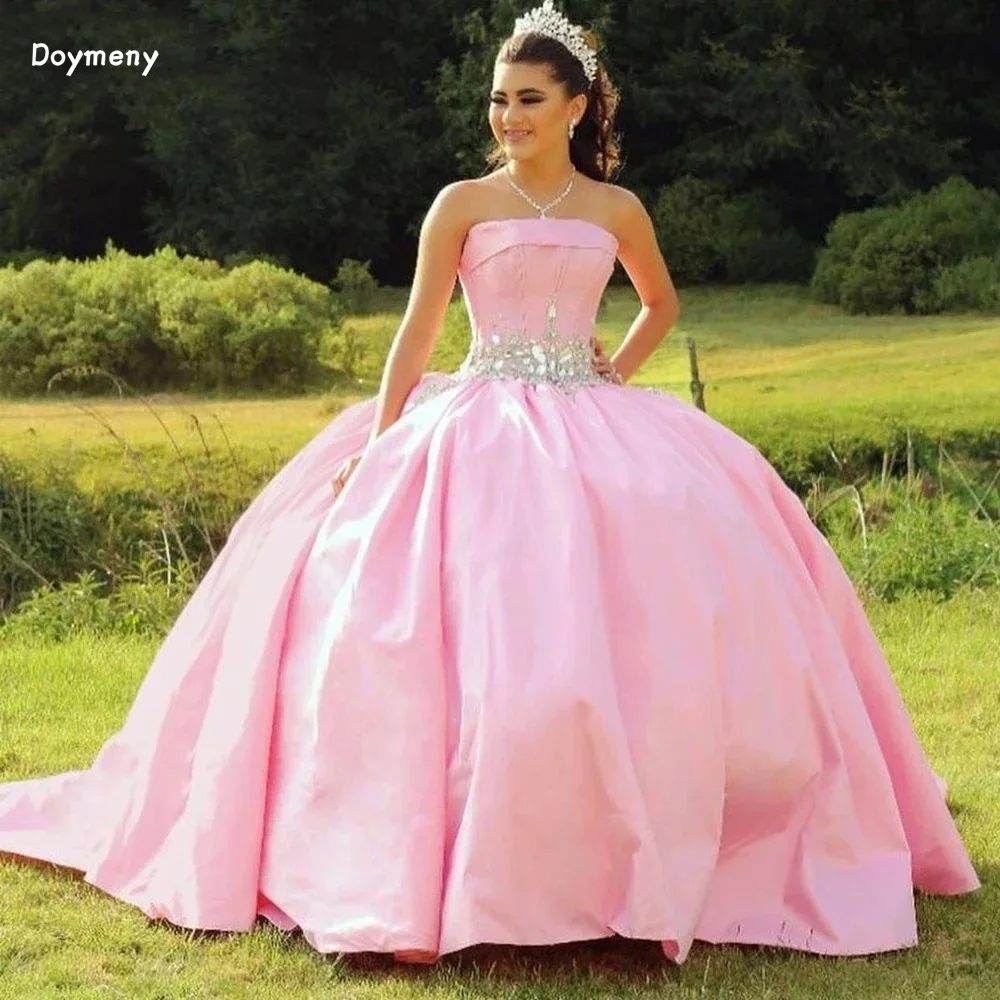 Doymeny vestido de quinceañera sin tirantes, faja de cristal de satén, tren de barrido, vestido de baile sin mangas, dulce vestido de fiesta de cumpleaños 15