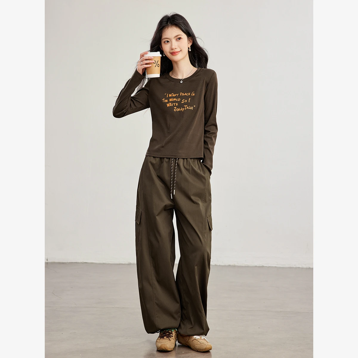 VIMLY Brown Two‑piece Pants Set Women Letter Print Long Sleeve T‑shirt Shawl 2026 Fall Cargo Casual Baggy Pants Outfit 31756