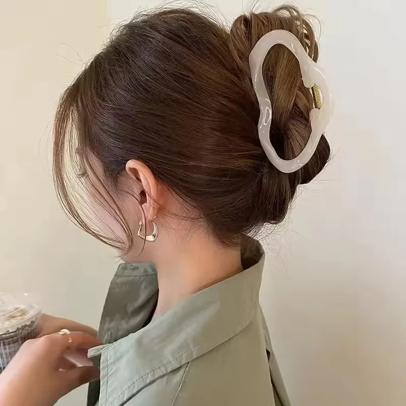 Hiasan Kepala Klip Hiu Cakar Rambut Besar Awan Baru untuk Wanita Jepit Rambut Temperamen Mode Jepit Rambut Kokoh Warna Solid