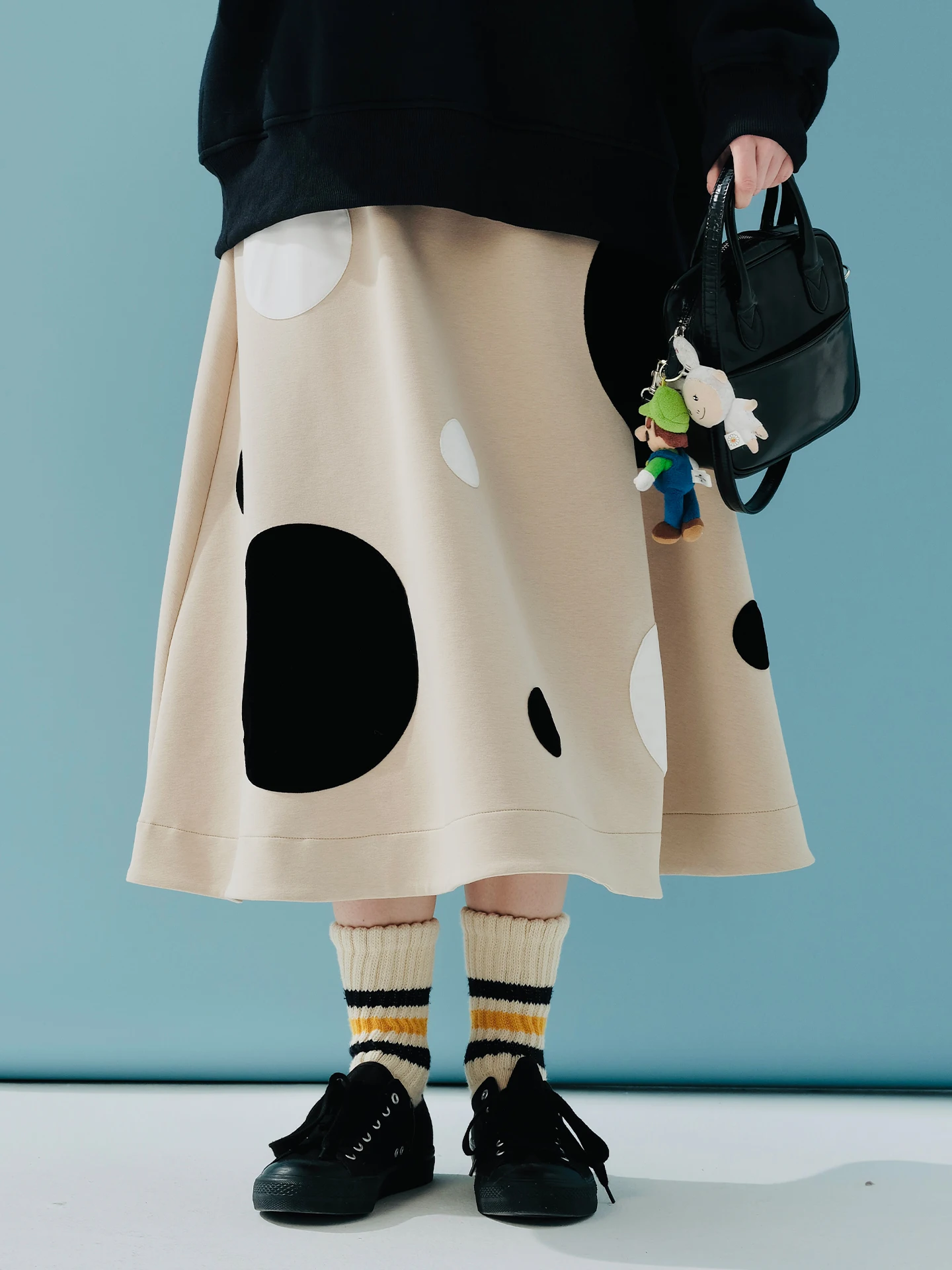 

imakokoni 2025 Beige Air-Layer Midi Skirt - AW Flocked Polka Dot Versatile Half Skirt 244916