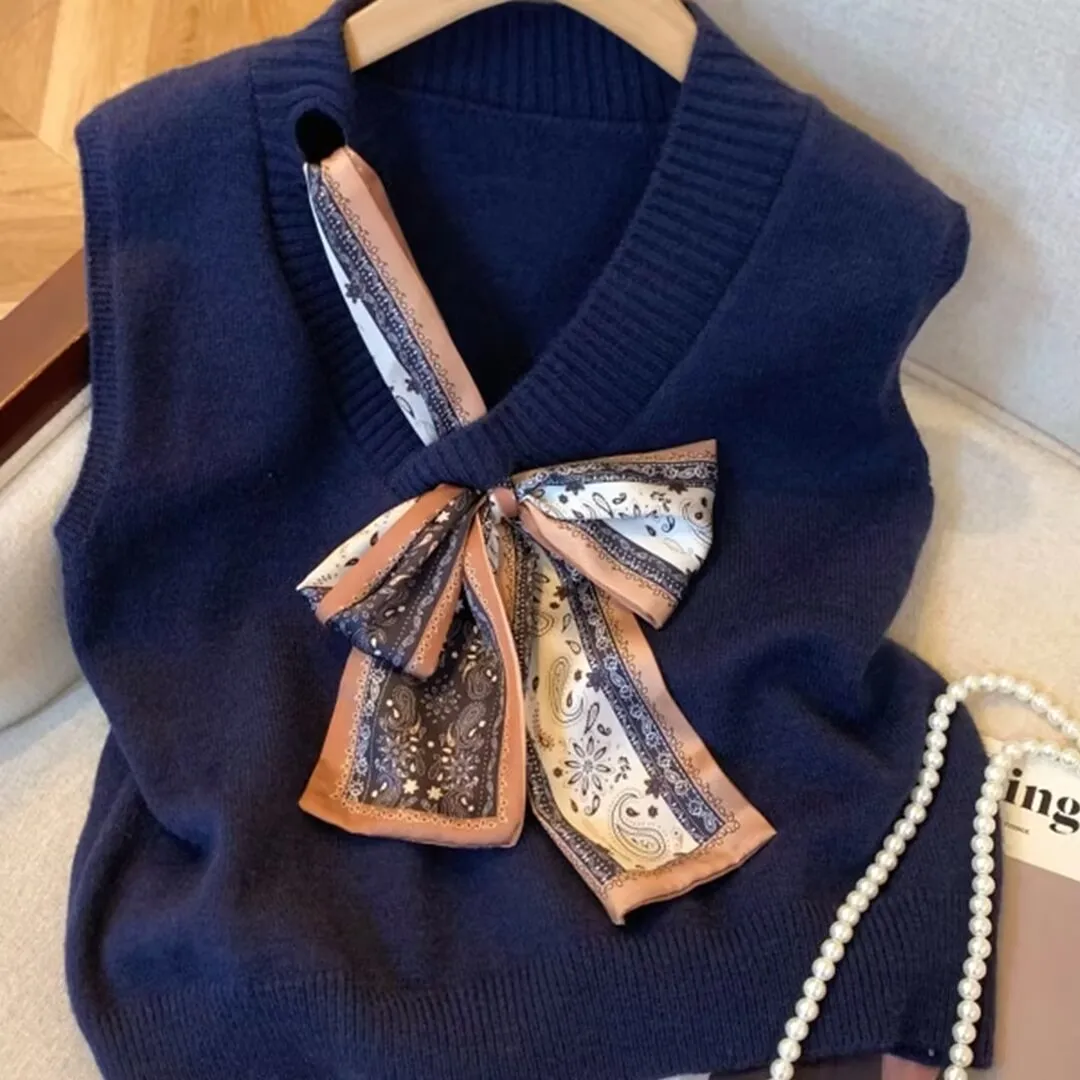 

2025 Korean Style V-neck Knitted Vest Spring Autumn Sleeveless Knit Sweater Female Fashion Bow Ribbons All-match Short Waistcoat