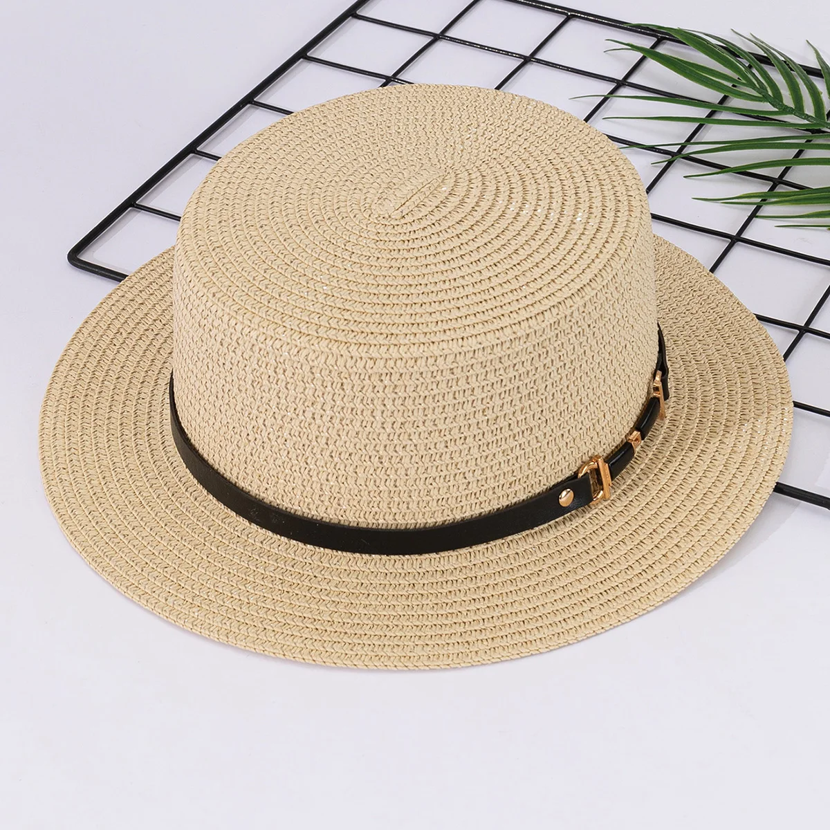 Summer straw hat Women\'s fashionable straw woven sun shading hat Flat top British retro sun protection hat Travel beach sun hat