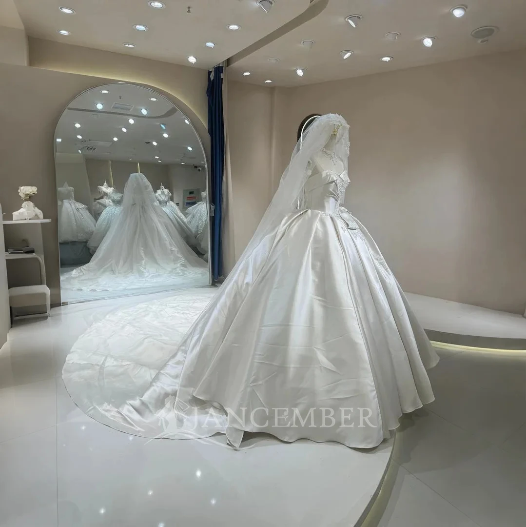 فساتين زفاف الأميرة الساتان الأنيقة المخصصة بدون حمالات ثوب الكرة الدانتيل صنع ثوب الزفاف قطار التصميم الشعبيСВБФНК