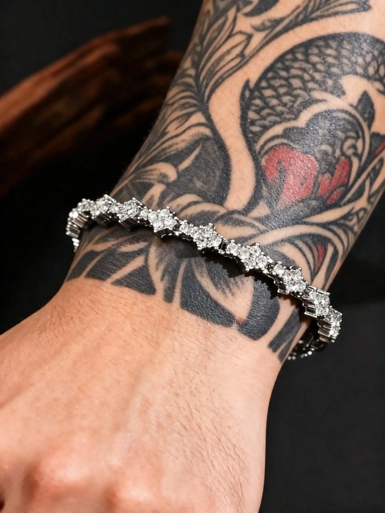 

1pc Fashionable Minimalist Unique Personalized Full Diamond Cross Flower Shaped Black Chain Bracelet, Suitable For Men's Daily Commute, Holiday Party Wear