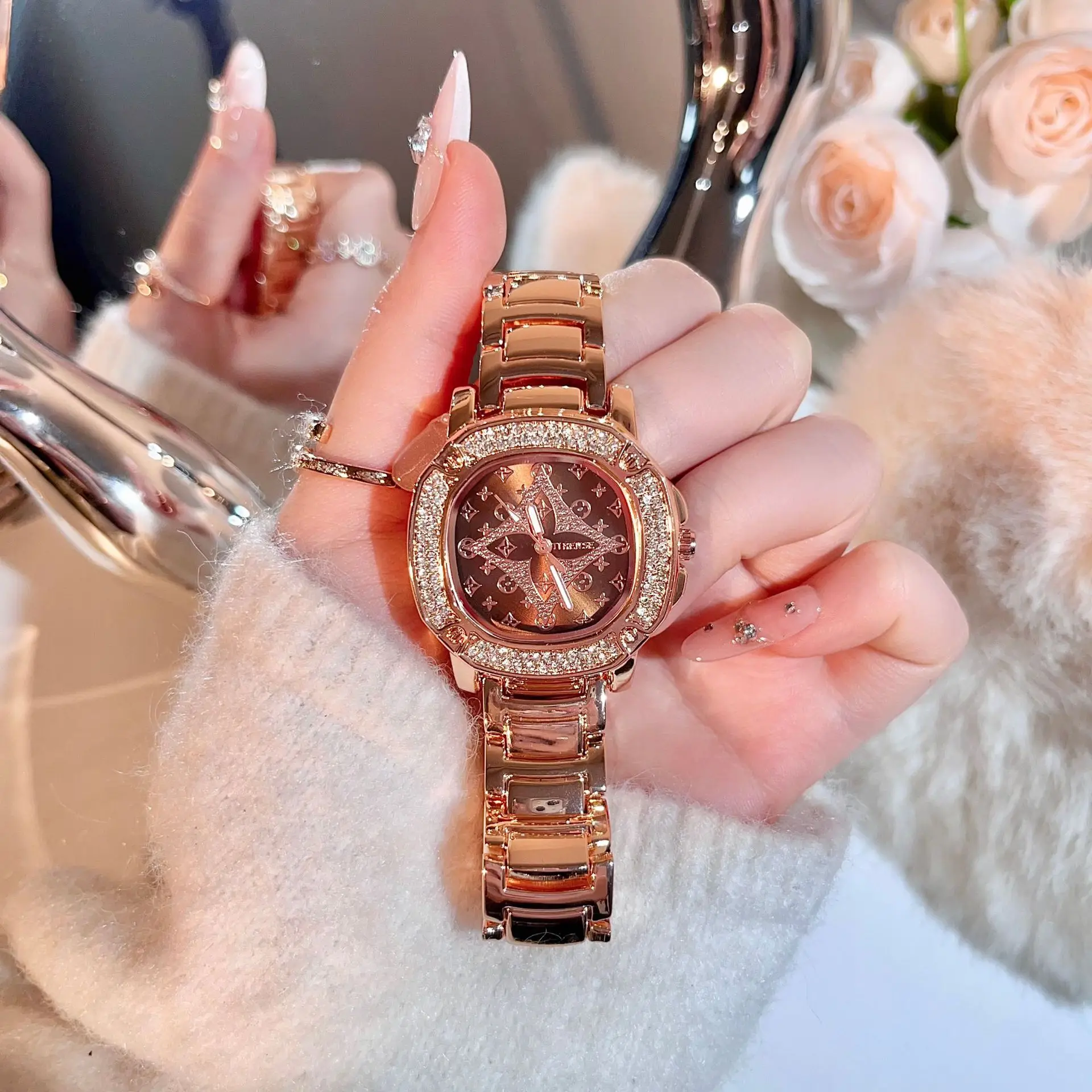 

Женские кварцевые часы с бриллиантами Женские часы