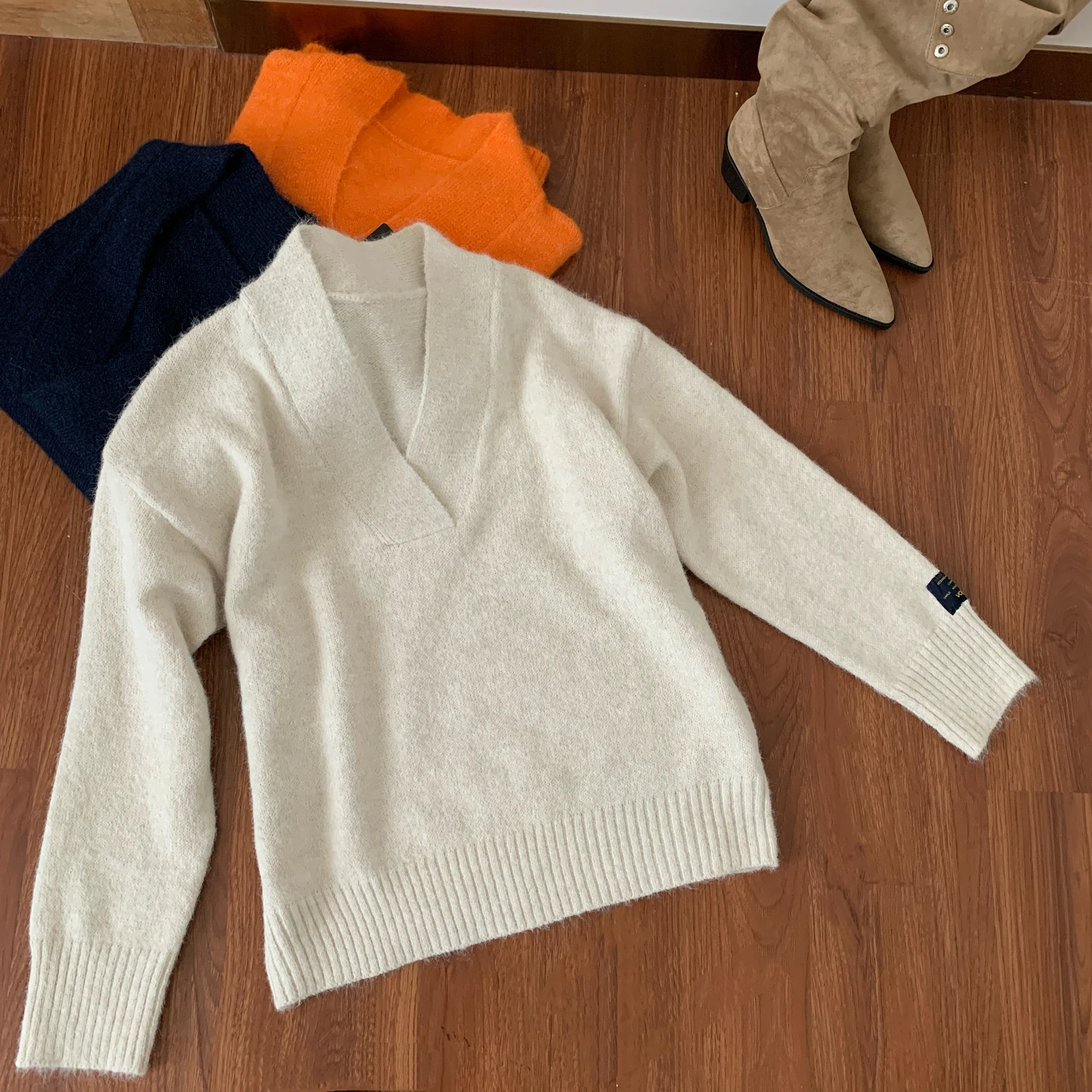 Женский повседневный вязаный шортовый костюм из двух предметов, женский весенне-осенний однотонный свободный пуловер с v-образным вырезом и длинными рукавами + шорты