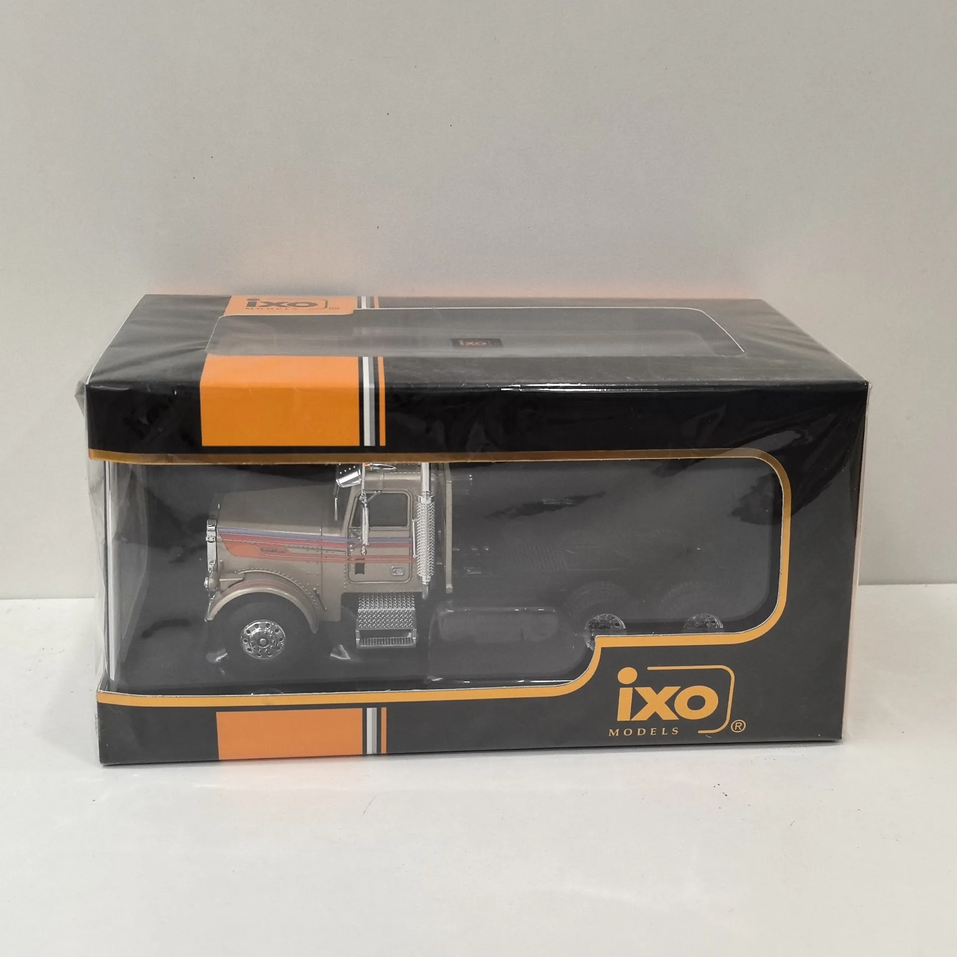 Diecast IXO 1/43 escala FREIGHTLINER FLC 1977 Freightliner Tractor camión coche en miniatura de aleación