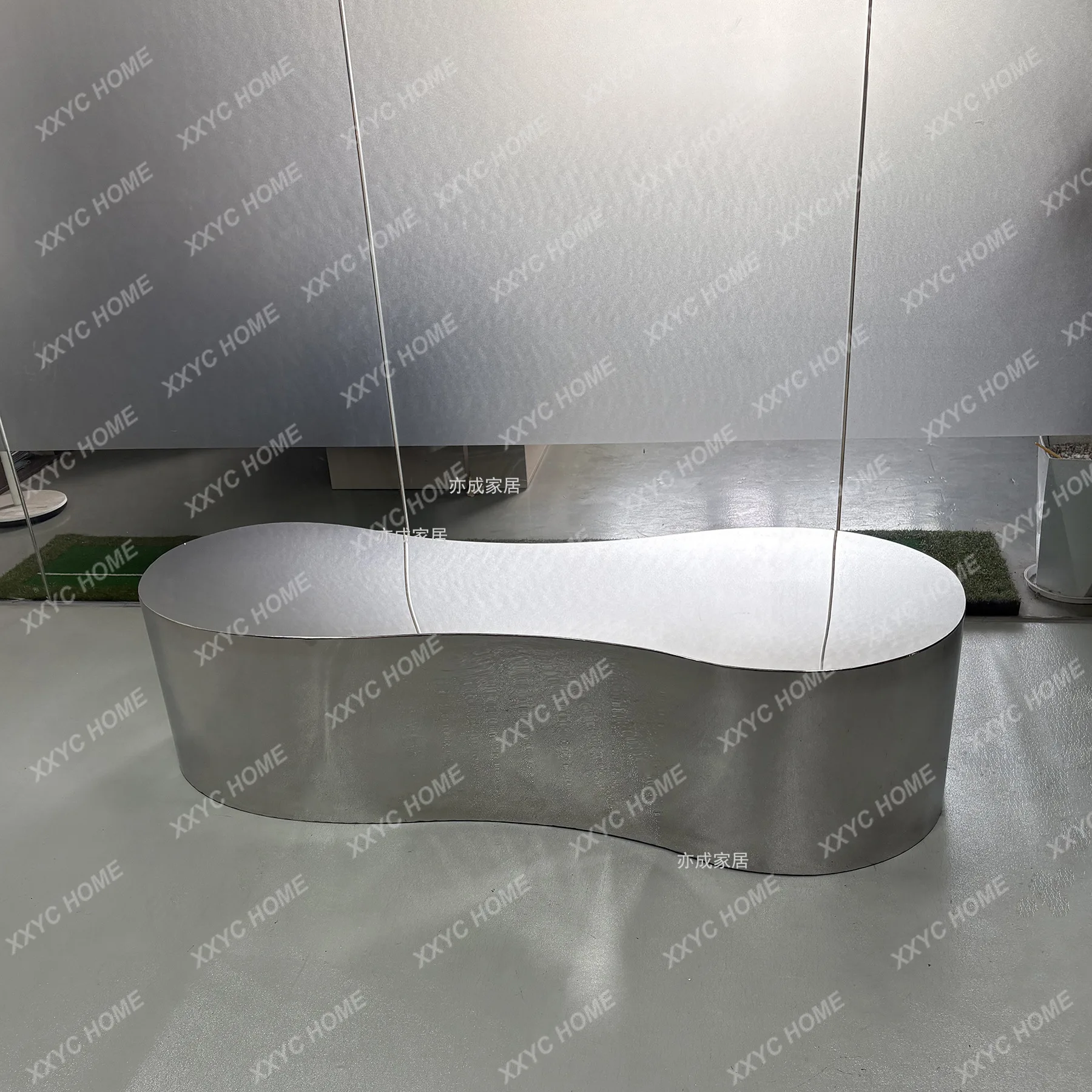 

Журнальный столик из нержавеющей стали LX, зеркальный, цветной, в стиле лёгкой роскоши, для гостиной, художественный, нестандартной формы.