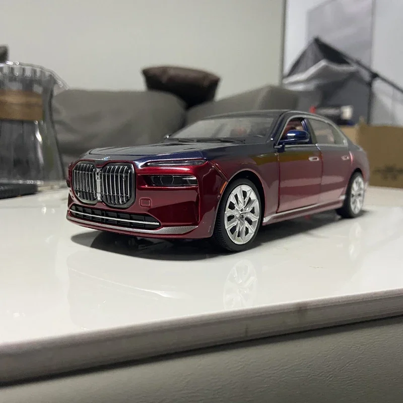 Diecast 1/24 Scale BMW 7 Series Alloy Model New Energy BMW Car Red and Blue Model Sound and Light Toy for Boys Gift