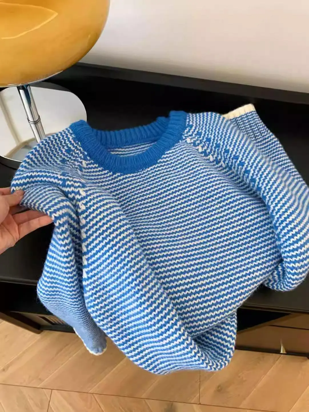 Maglione a righe blu da donna autunno inverno stile francese retrò colore a contrasto top lavorato a maglia pullover ampio a maniche lunghe con scollo a O