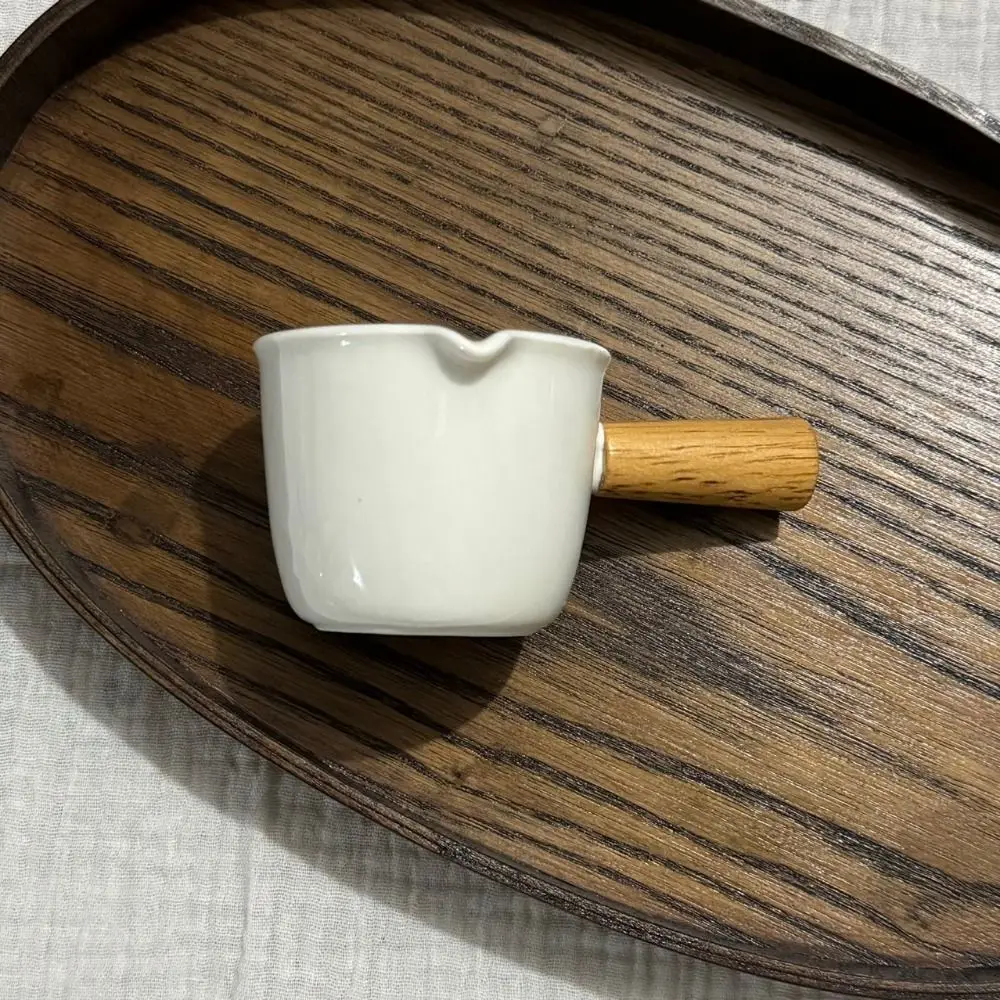 Copo de espuma de leite com cabo de madeira, resistente ao calor, boca pontiaguda, jarro empilhável, aperto confortável, tigela de cerâmica branca