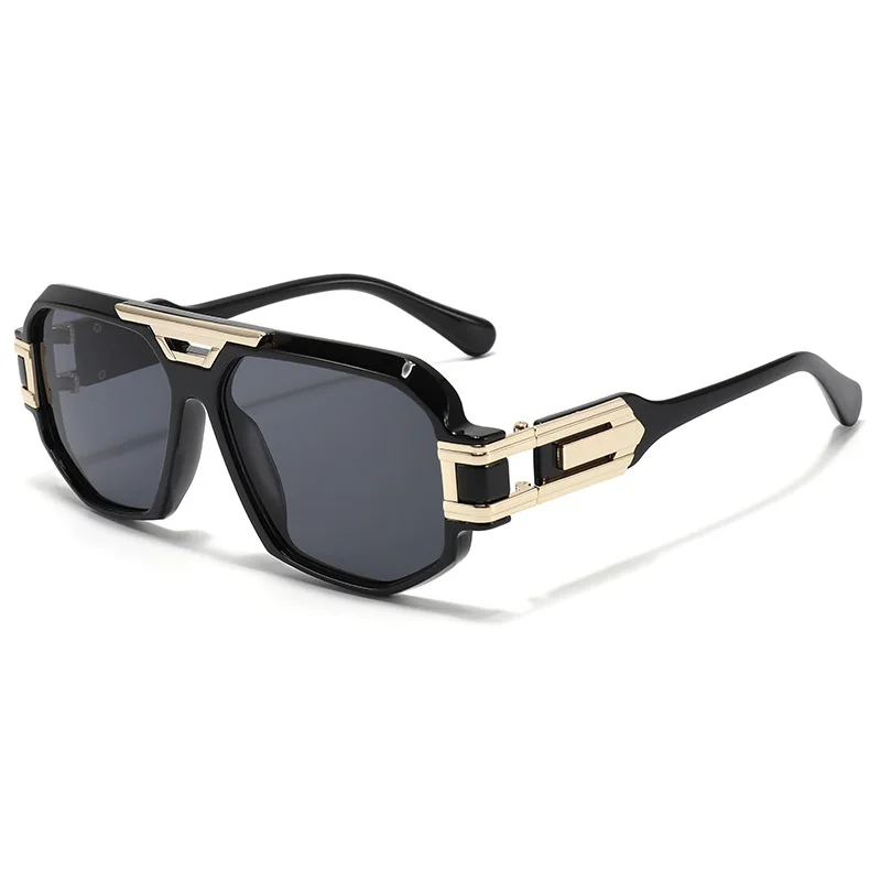 Image of Übergroßer Rahmen mit Metalldekorstreifen – scharfe Linien, Retro und Edgy, Unisex-Stil