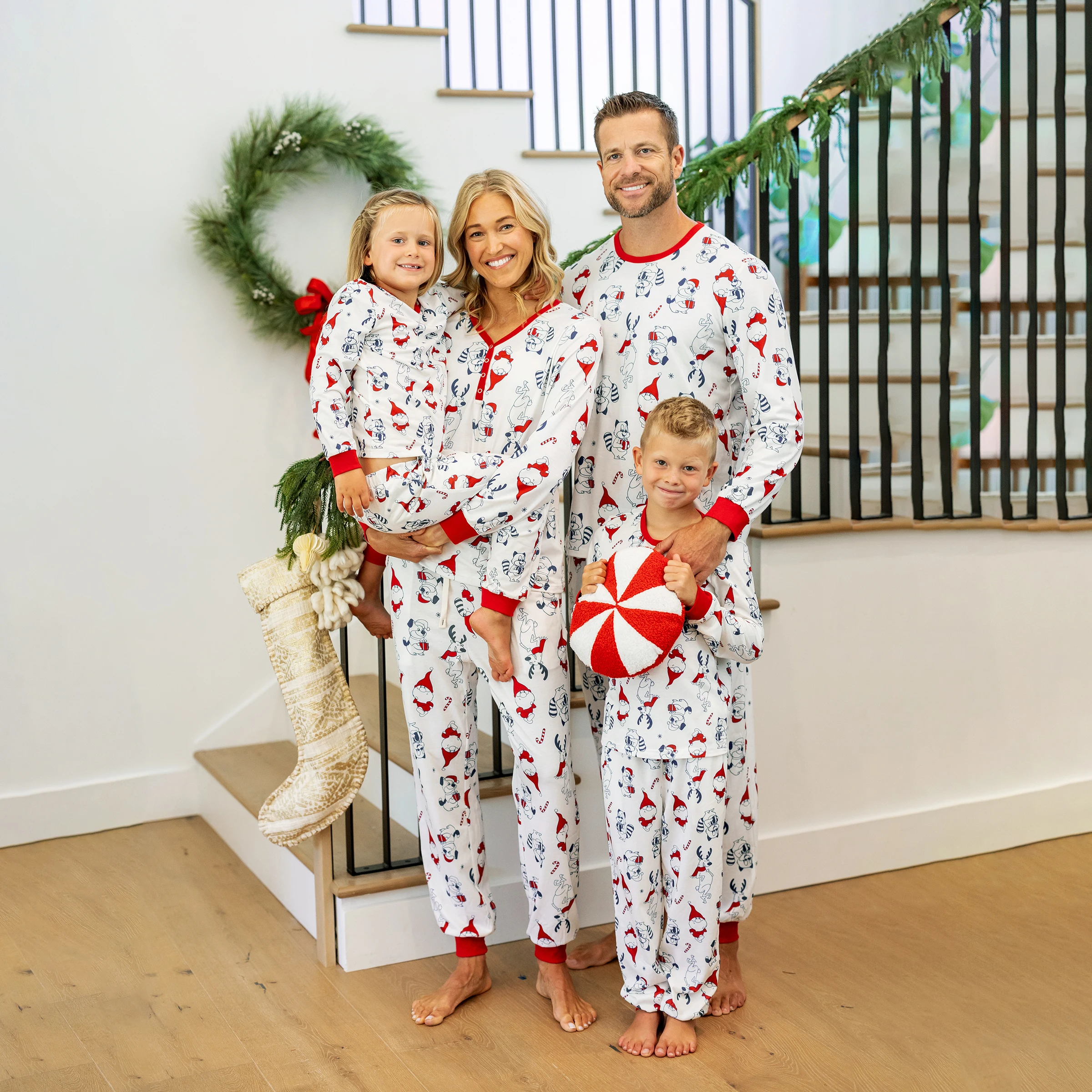 

PatPat Christmas Matching Family Pajamas Set Santa Claus and Dogs Print PJS