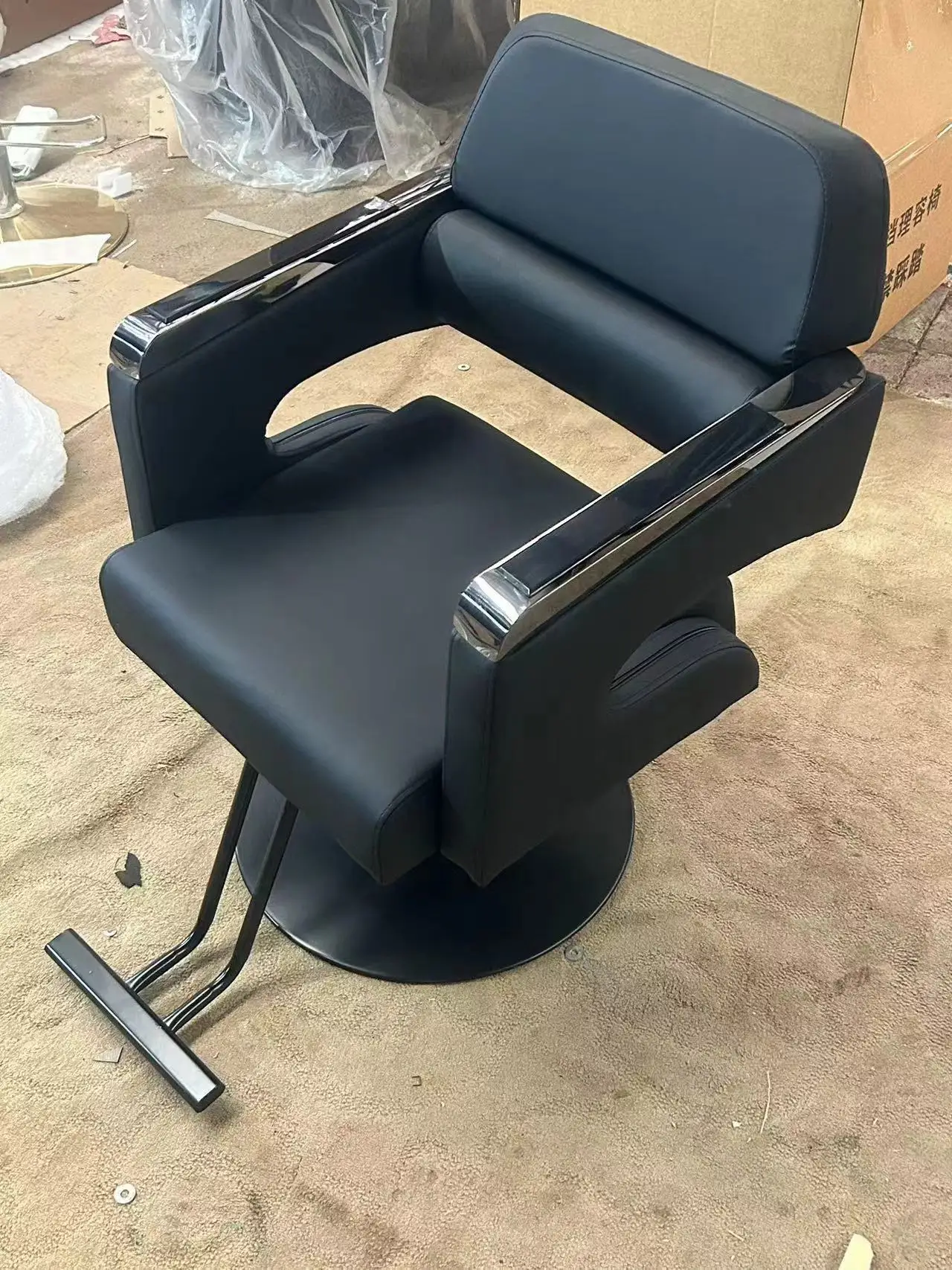 Wholesale Modern Hair Salon Professional Hydraulic Recliner Barber Chairs Golden Leather Men Women's Barberia Sillas Metal Base