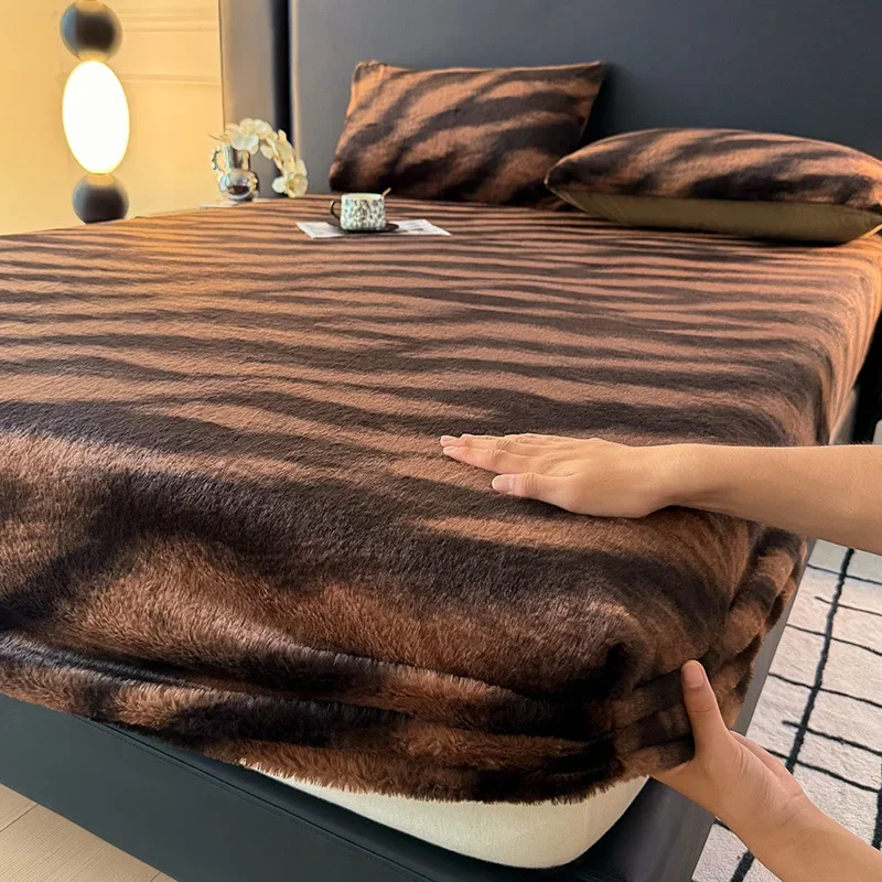 2025 Fall/Winter New Thickened Warm Rabbit Plush Fitted Sheet Three-Piece Set, Winter Warm and Comfortable Mattress Protector