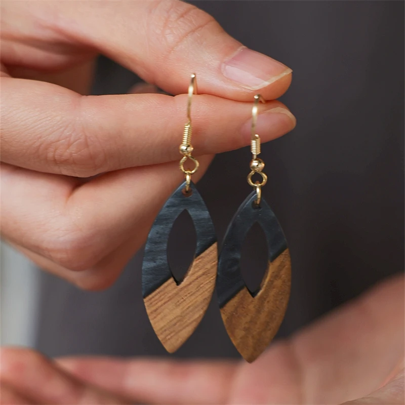1-Pair Bohemian Hollow Leaf Natural Wood Resin Acrylic Earrings Women's Vacation Elegant Retro Daily Wear
