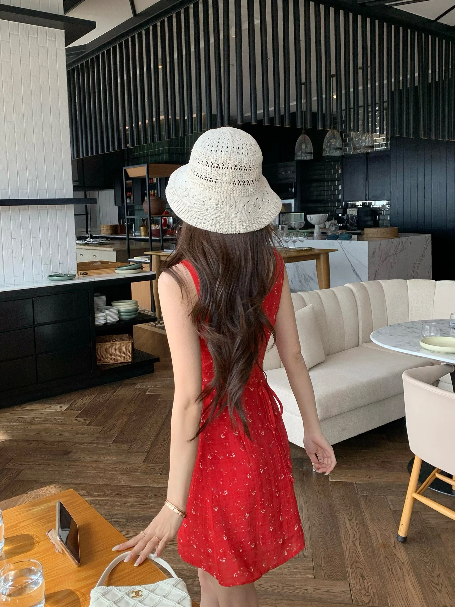 

Летнее шифоновое платье Pusumede с цветочным принтом и V-образным вырезом, женское, с оборками на талии, короткое, повседневное, свободного кроя, без рукавов, из полиэфирного волокна