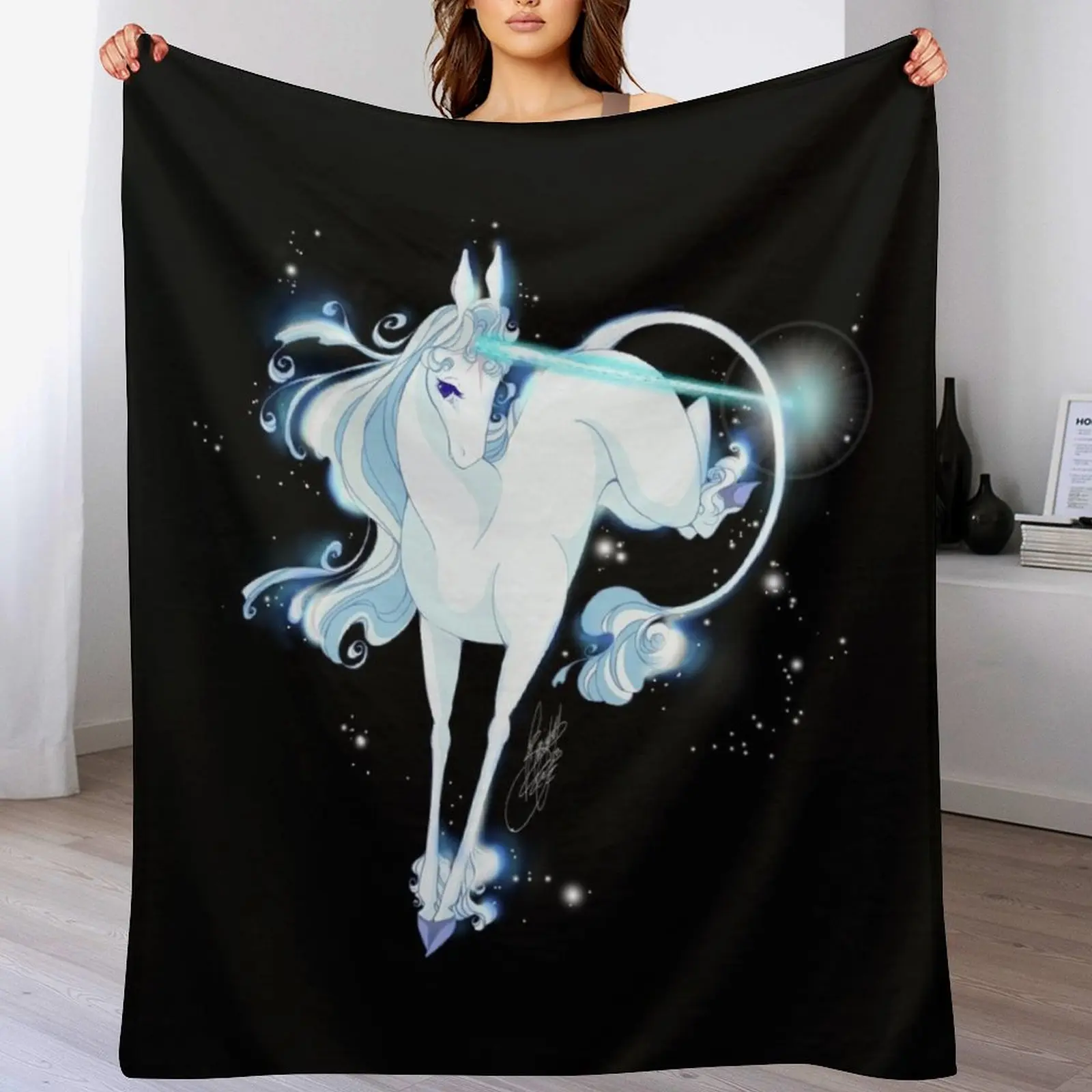 The last Unicorn - Try to go home - Glimmer Version Throw Blanket