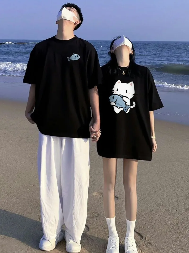 Hugging fish cat is very different Internet celebrity couple T-shirt 2024 new summer camisetas high-quality clothes