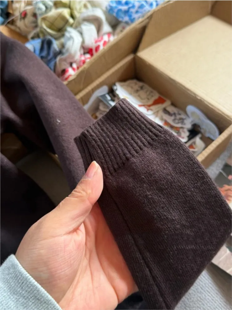 Camisetas de manga larga de punto Retro marrón para mujer, camisetas ajustadas de algodón simples y sexis con cuello en V, camisetas Vintage dulces que combinan con todo, jersey