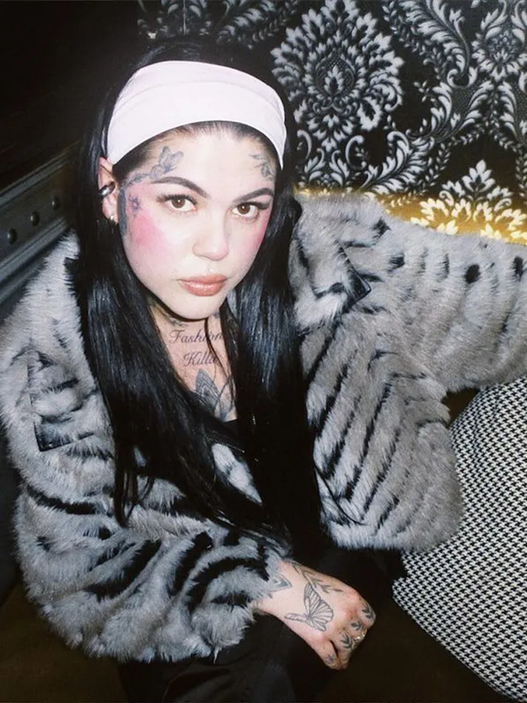 Giacca da donna corta in pelliccia sintetica da strada Cerniere a maniche lunghe a righe urbane Risvolto Capispalla femminile 2025 Cappotto da donna chic autunno inverno