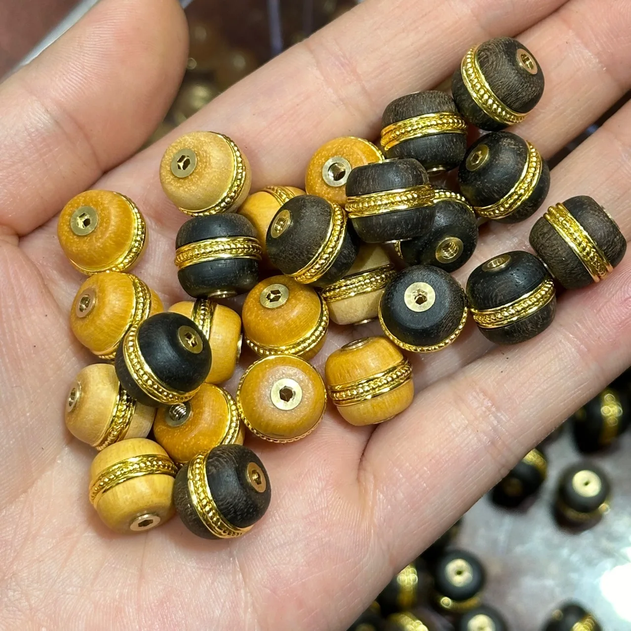 Cuentas de madera martilladas de doble barril en tono dorado DIY para cadena de teléfono, pulsera, colgante, bolso, collar y accesorios