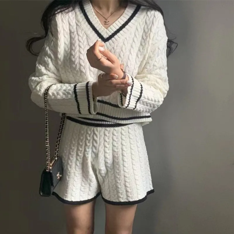 Fashion Long Sleeve V-neck 2 Piece Set Fall Black White Patchwork Tops Straight Pants Casual Knitted Shorts Two-piece Suit 29196