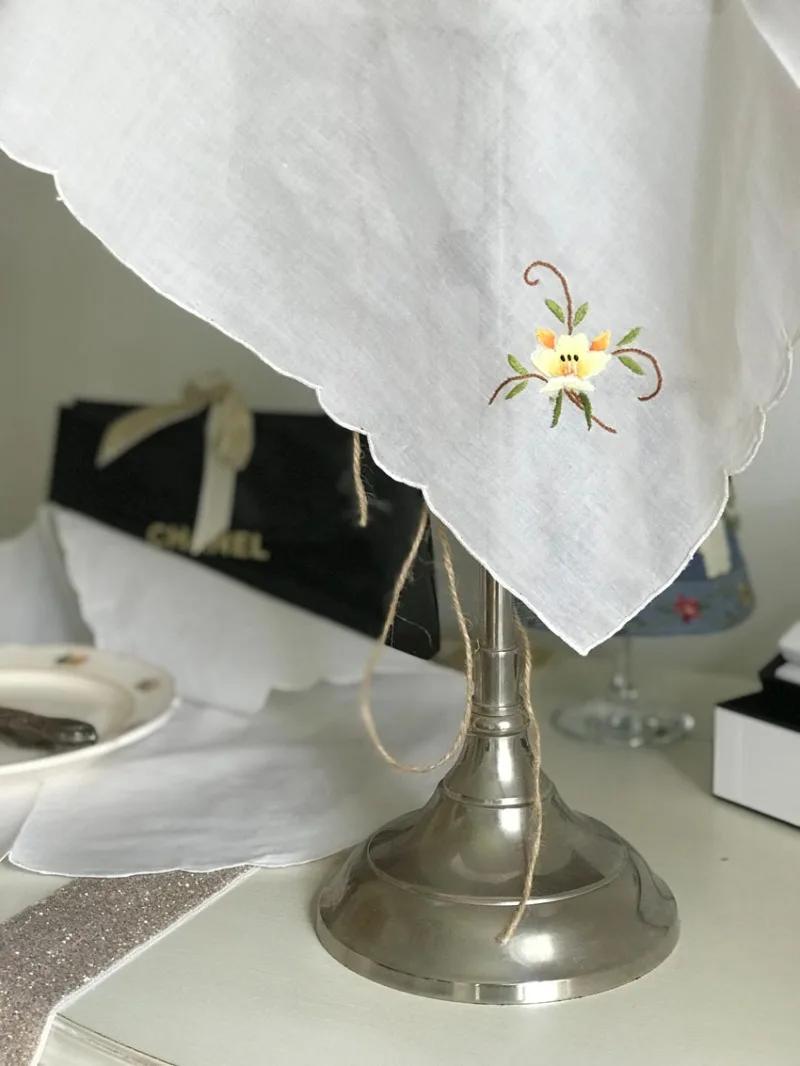 4 個輸出英国手作りカラー刺繍ナプキンヴィンテージハンカチ