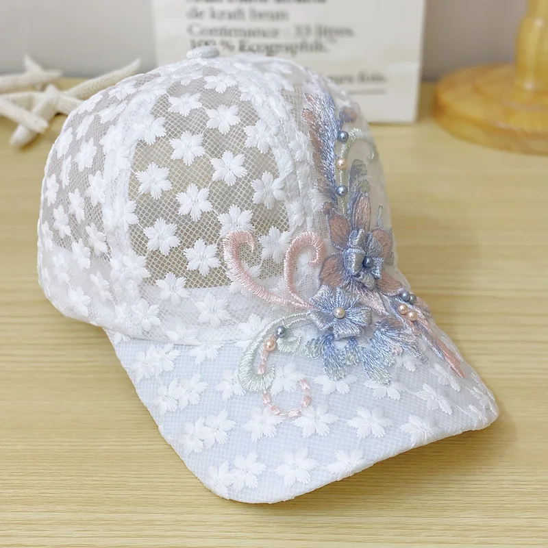 Berretto da Baseball estivo per donna fiori ricamati in rete traspirante cappello con lingua d\'anatra protezione solare cappello parasole berretto a