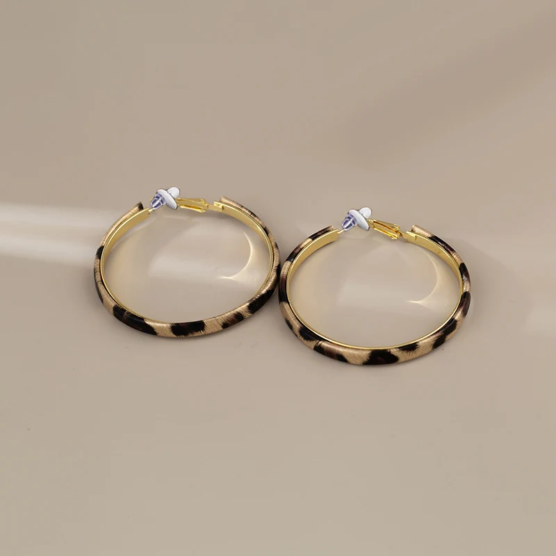 Vintage Leather Leopard Hoop Ear Clips for Women Hyperbole Geometric Fashion Big Round Non Piercing Earrings Party Jewelry
