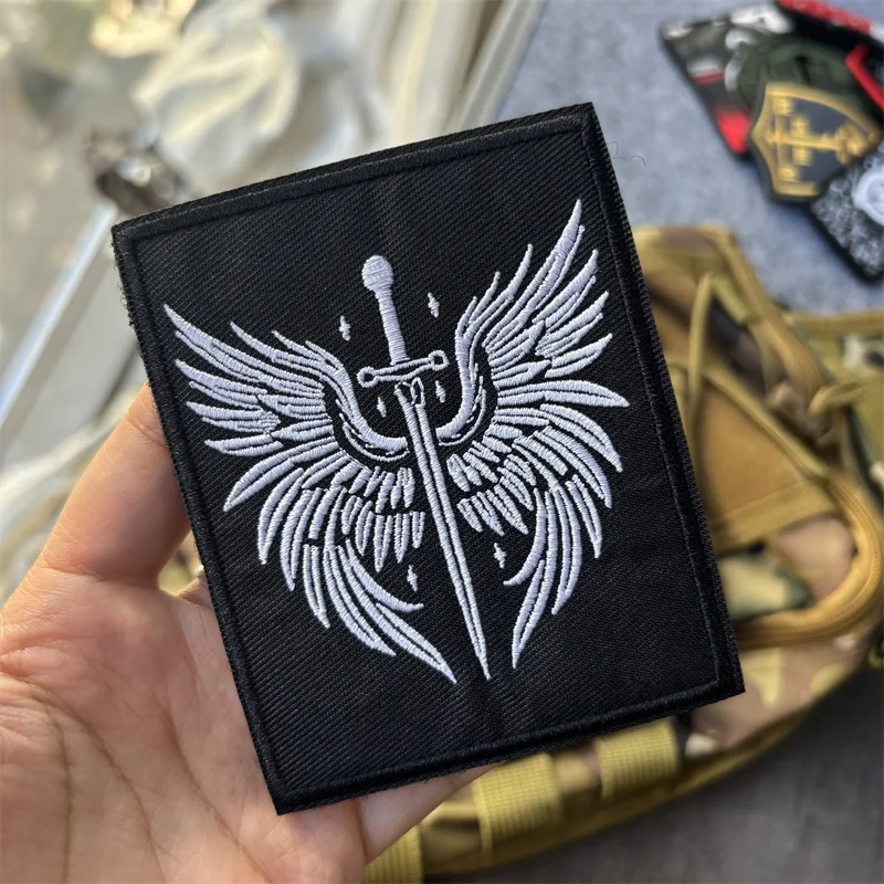 Parche táctico bordado militar chevron Alas y Espada con velcro - imagen 5