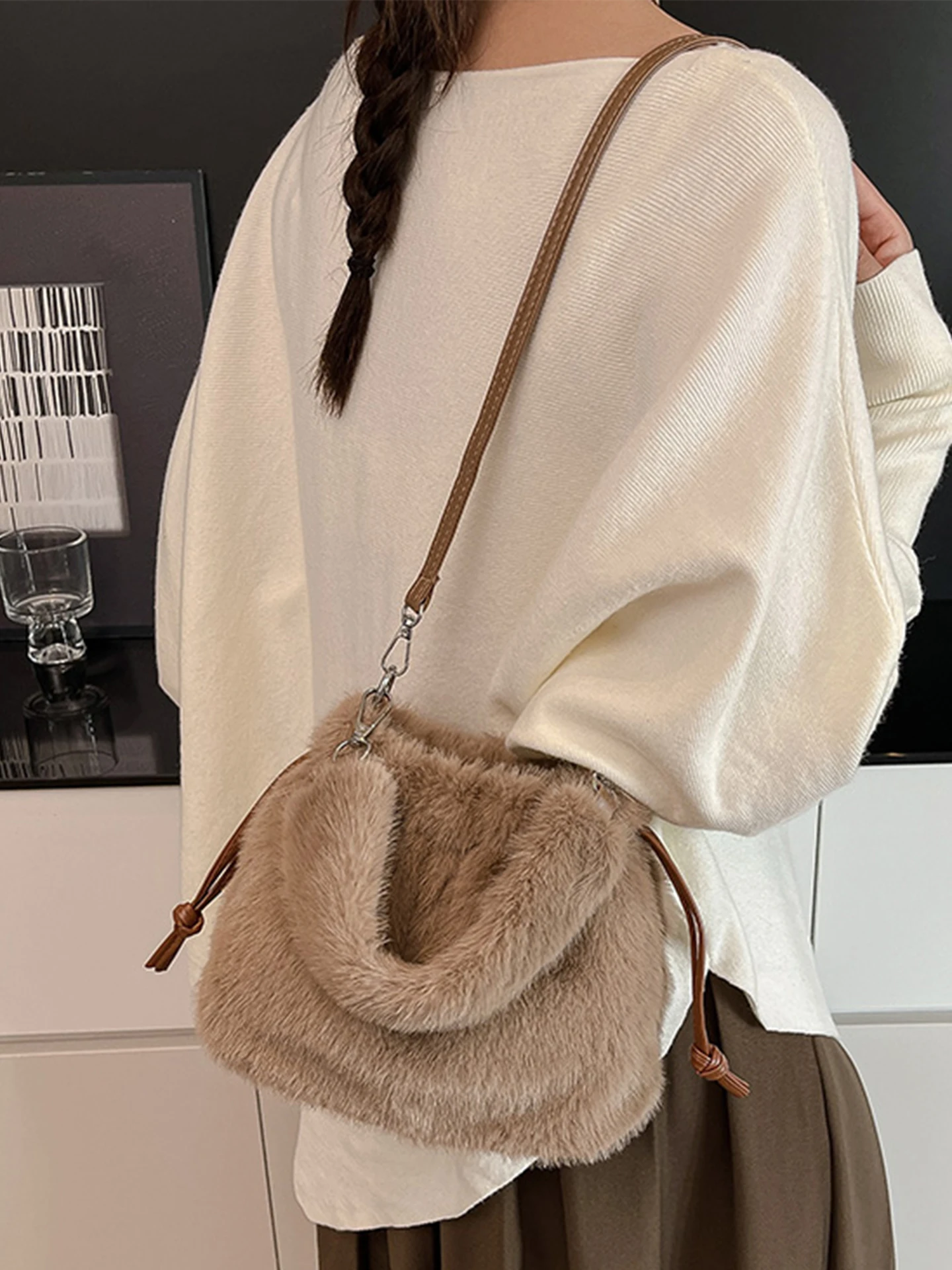 حقيبة شعبية كورية قطيفة للإناث لخريف وشتاء جديد بلون سادة برباط على شكل دلو حقيبة كروس ناعمة للتنقل من Verstile #2