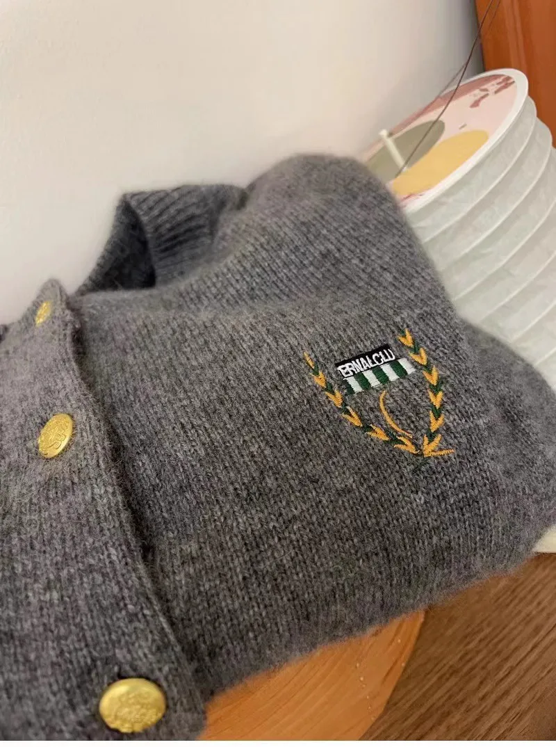 

100% Merino wool cardigan. Spring and Autumn New Style. Women's loose casual versatile knitted embroidered sweater retro Jack