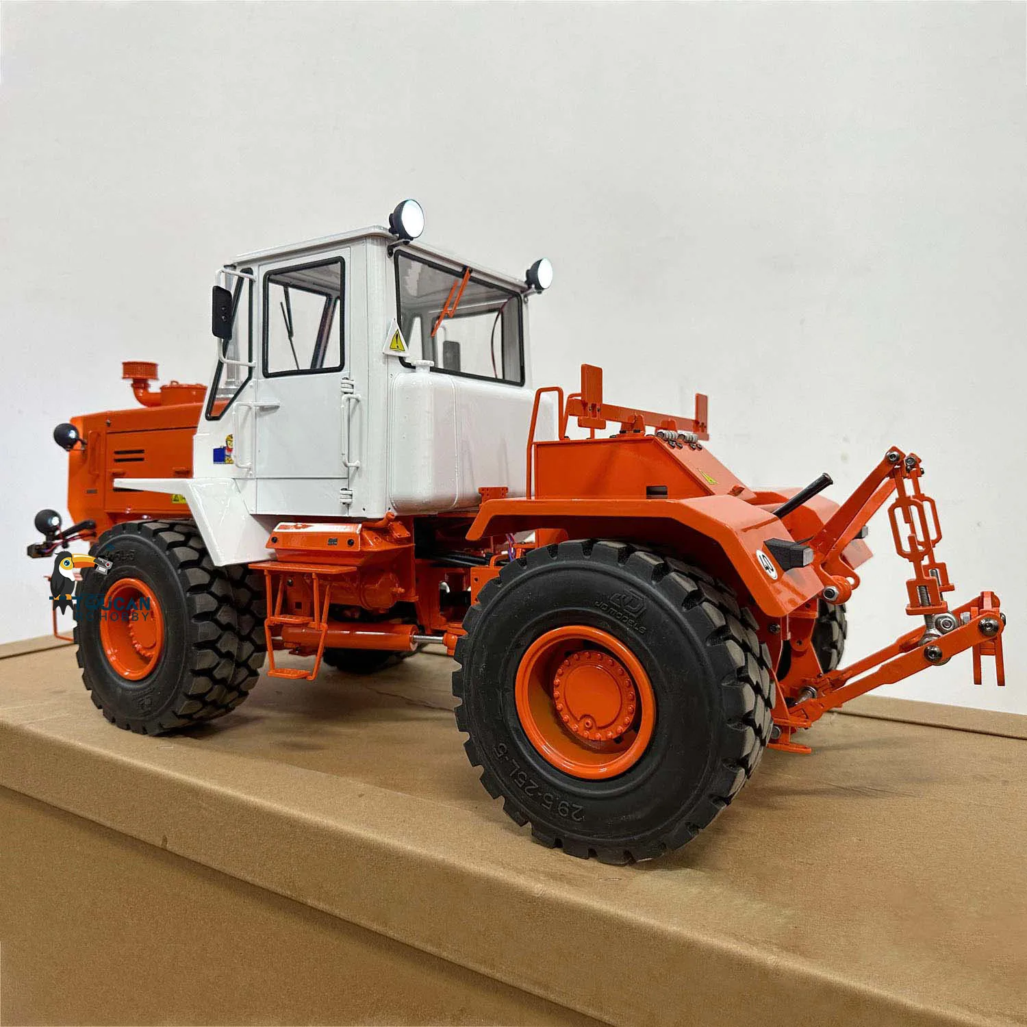 JZM T150K 1/12 RC Metall Hydraulischer Traktor Fernbedienung Landwirtschaftliche Lkw Gemalt Zusammengebautes Auto FlySky I6S Licht Sound ESC