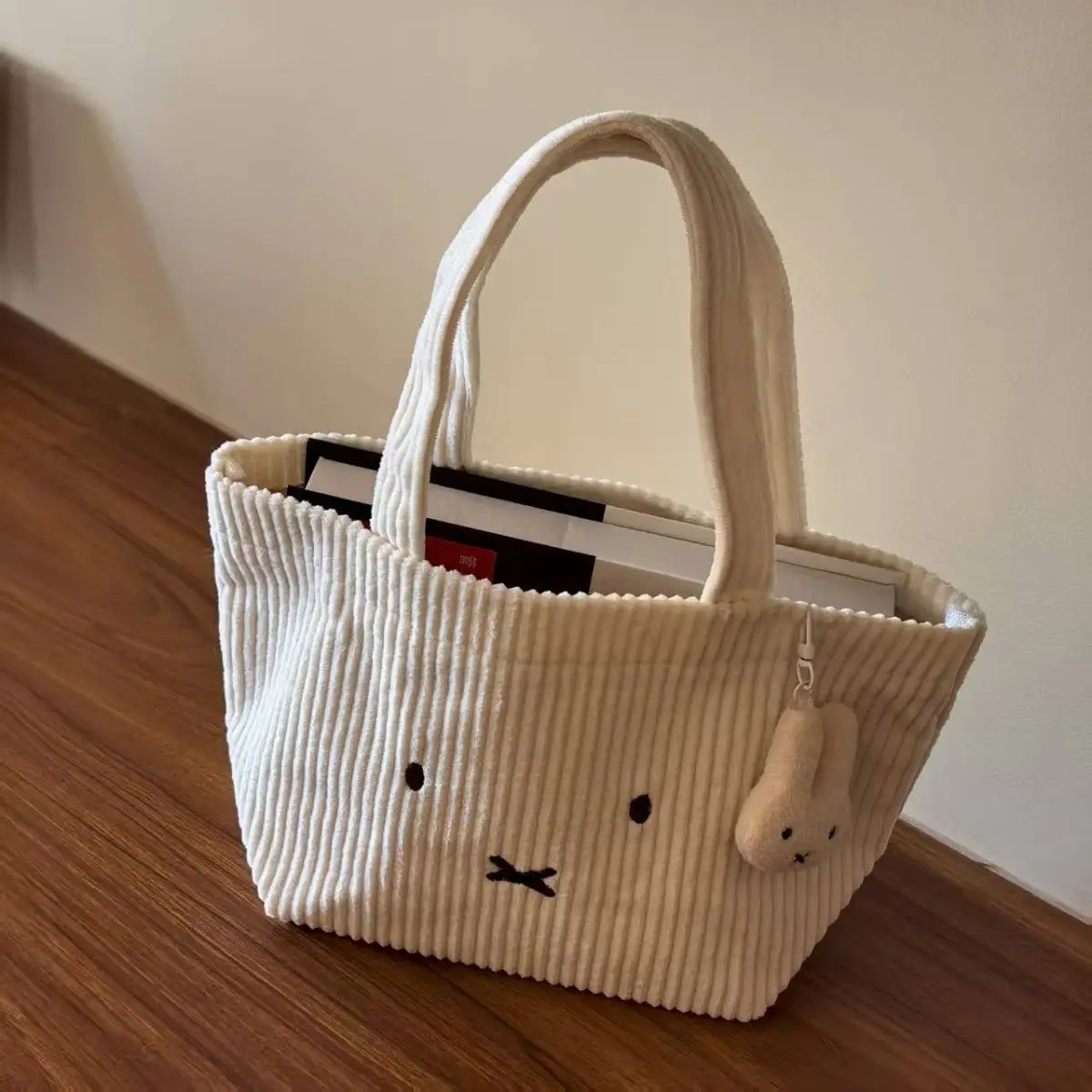 Bolso de Mano Kawaii Miffy, Bolso de Almacenamiento de Cosméticos Multifuncional Portátil de Pana con Diseño de Conejo de Dibujos Animados, Regalos de Cumpleaños para Niñas