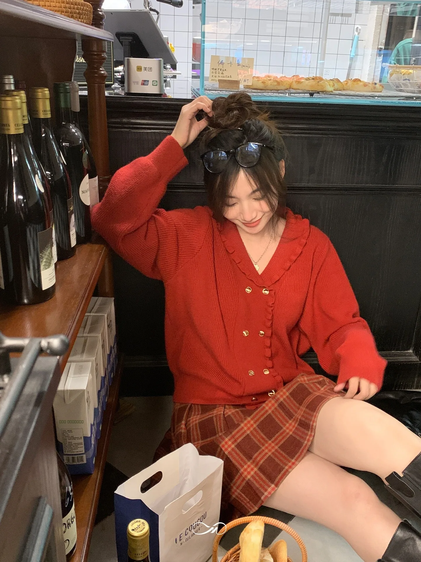 

Зимний вязаный свитер больших размеров с двойным рядом золотых пуговиц и деревянными элементами, свободного кроя для полных женщин, повседневный, с длинными рукавами, V-образный вырез