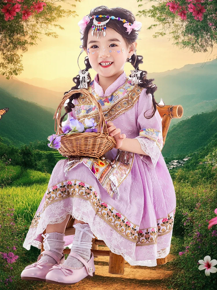 

Новая детская одежда для этнических меньшинств: костюм для девочек в стиле Хань и Мяо, сценический костюм для танцев Сань-Юэ-Сань (Гуанси)