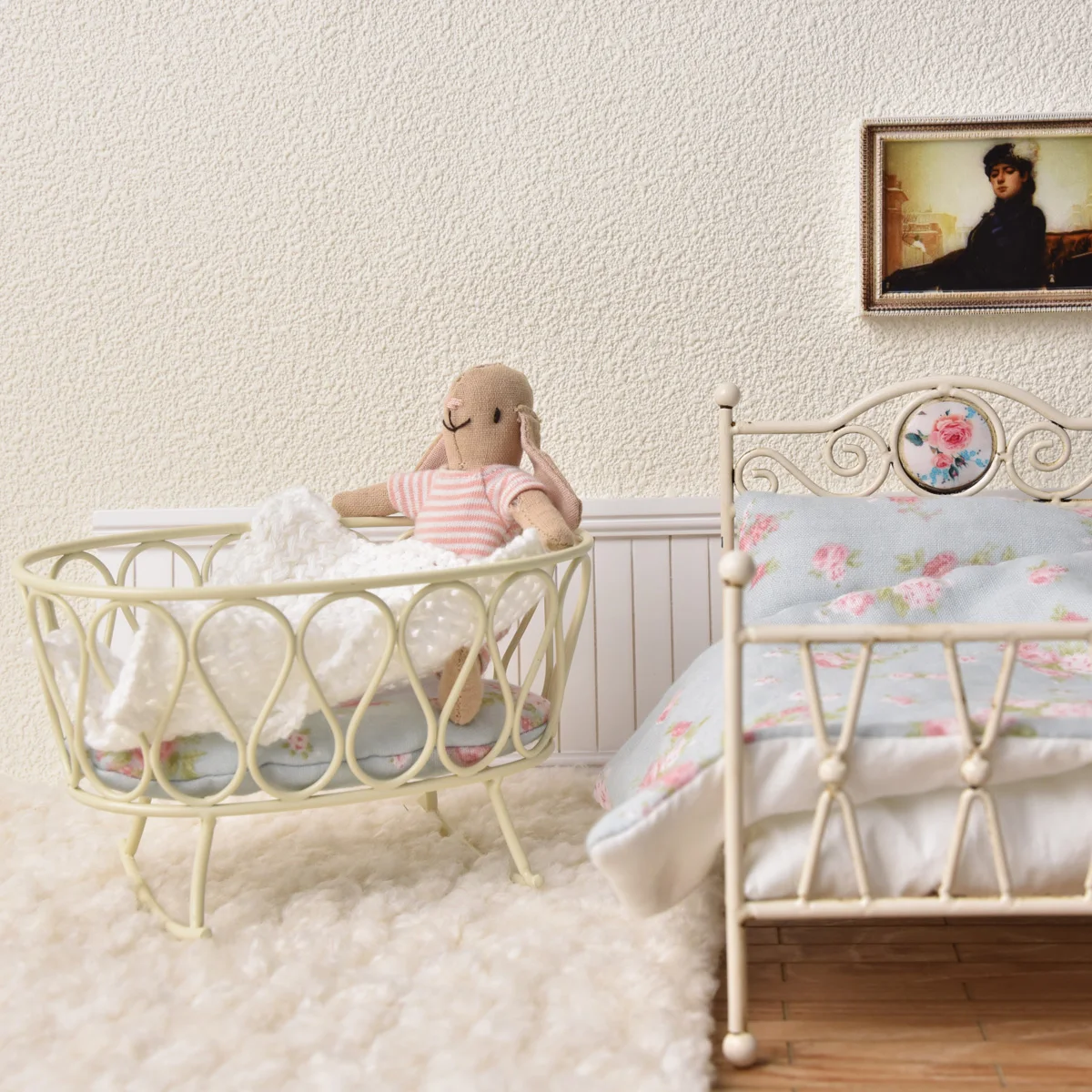 Spielhaus Simulation Möbel Spielzeug 1:8-1:12 Schmiedeeisen Wiege mit Decke Geeignet für Bjd Ob11 Puppenhaus Dekoration