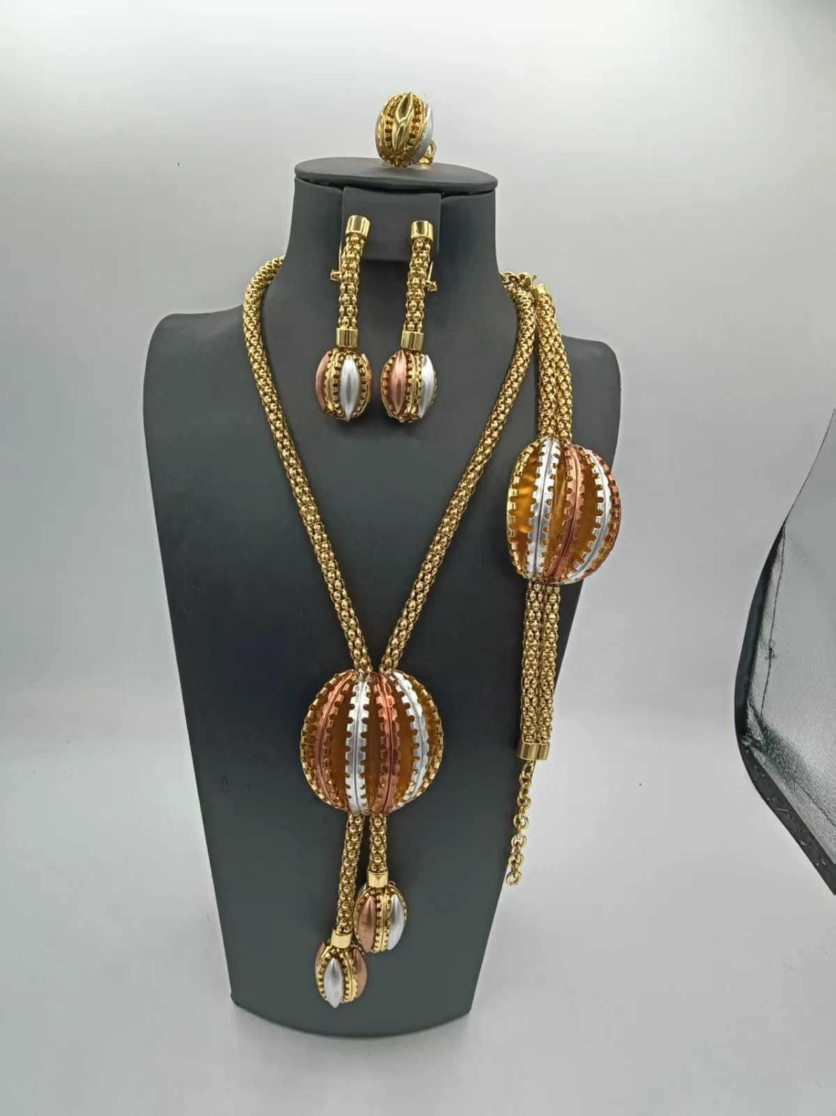 LuxuryThree Tone Lantern Shape Jewelry Set Long Chain with Pedant Necklace Bracelet Earrings Ring 4PC Jewellery Free Shiping
