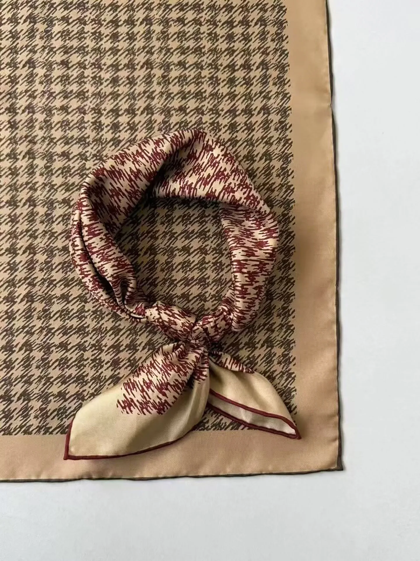 シルクスクエアスカーフ-55cm-ツイルシルクシフォン-マルベリーシルク-早春新作-チェック柄-高品質-小さなファッションアクセサリー