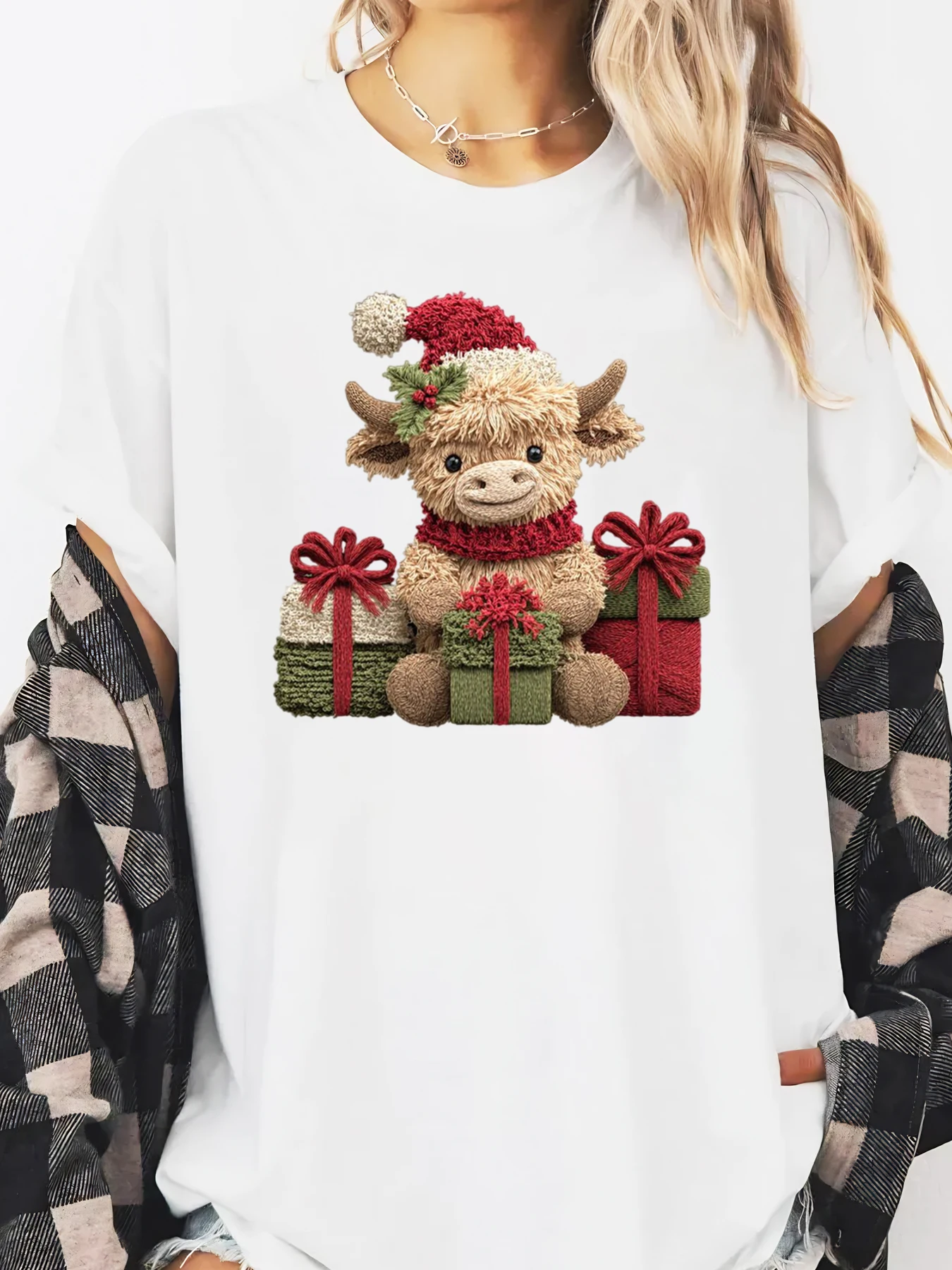 

Christmas Bull With Gifts Print Holiday T-Shirt Women Casual Wear White Plus-size