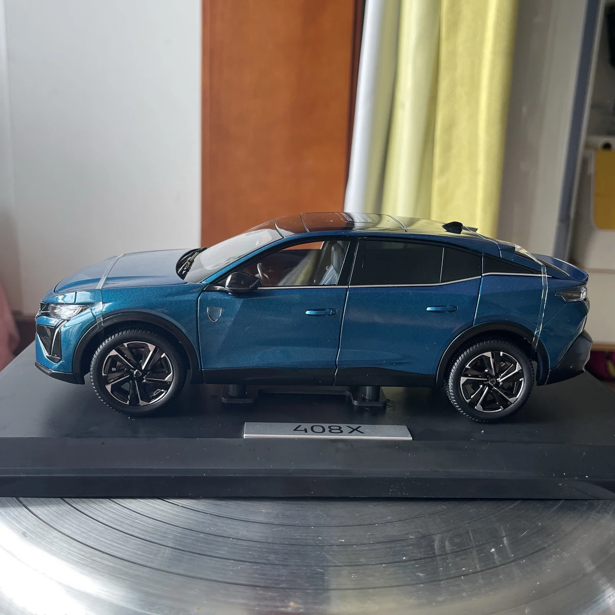 408X, Legierungsdruckguss-Automodell, SUV-Modell, Jungenspielzeug, Geschenk für Erwachsene, Sammlungsdisplay, Blau, 1:18