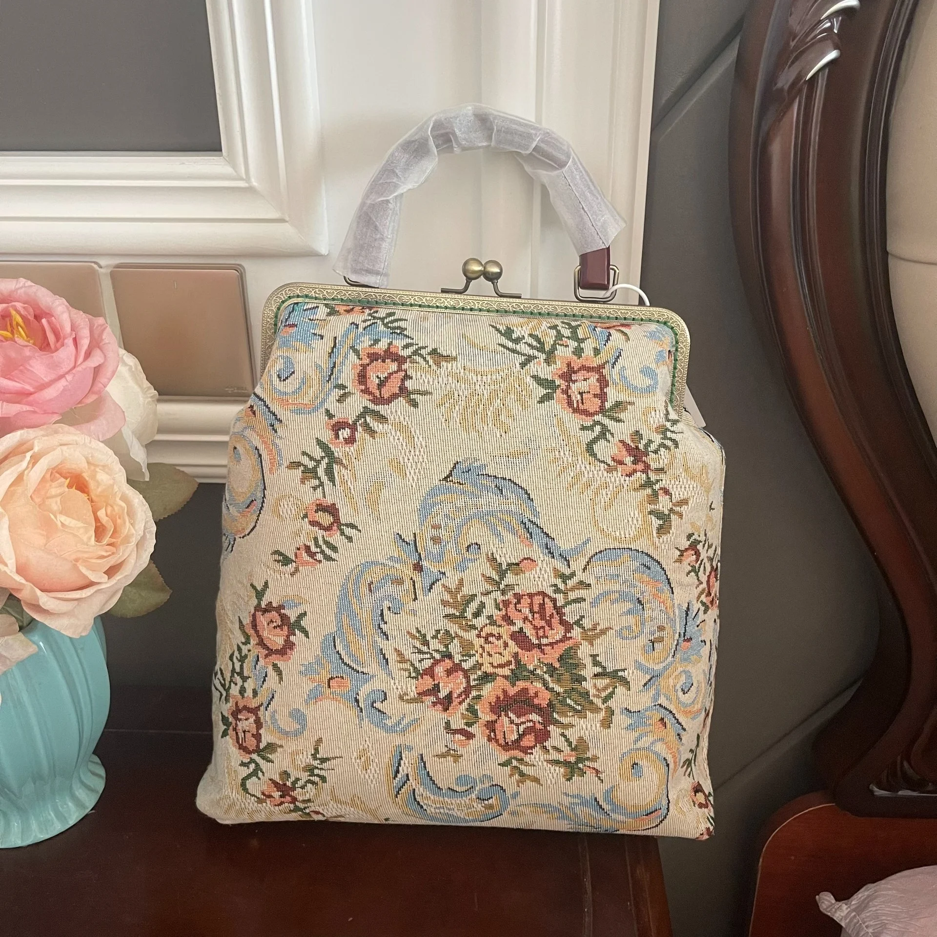 

Lost in Vinatge Embroidery Floral Bag Wood Handle Gold Kiss Lock Jacquard Fabric Crossbody Clasp Purse Totet Bag 32x8x38cm